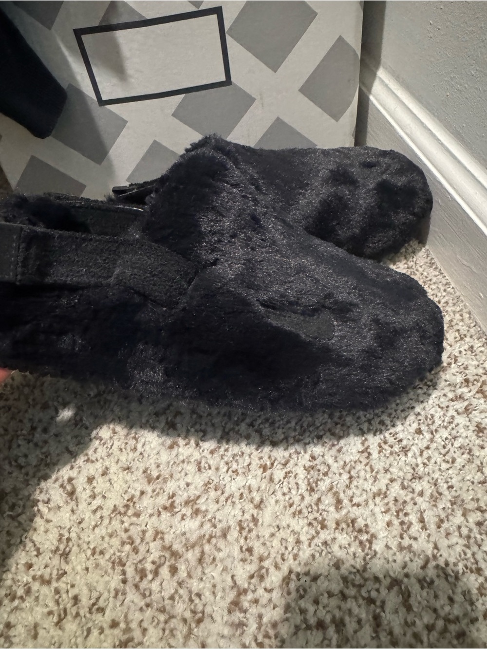 Nike “calm” fuzzy slip on - Picture 2 of 7
